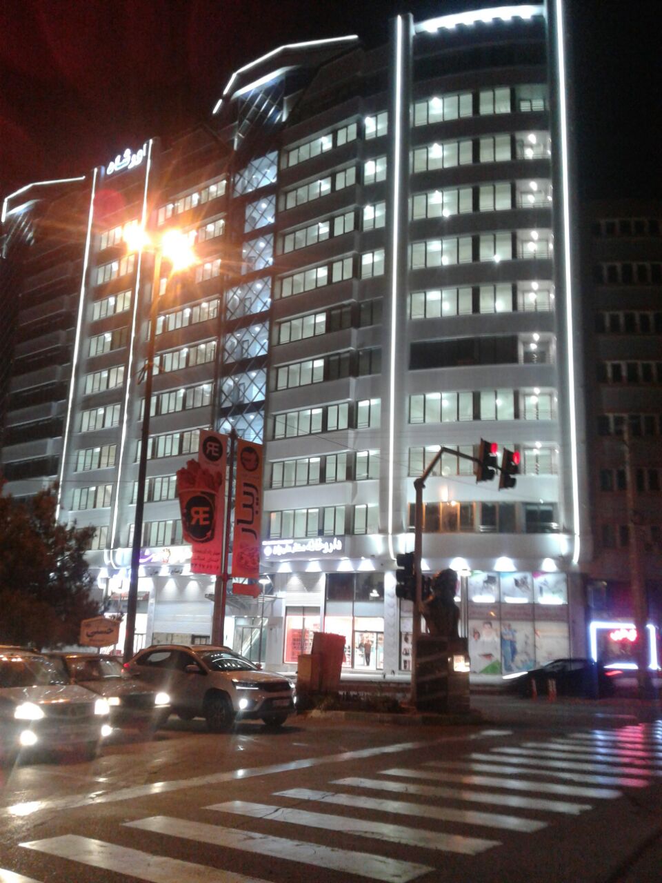 پروژه مجتمع پزشک اورشاد واقع در ارومیه اول خیابان حسنی به تعداد ۴ دستگاه آسانسور ،سرعت۱.۶متر در ثانیه -۱۵ ایستگاه